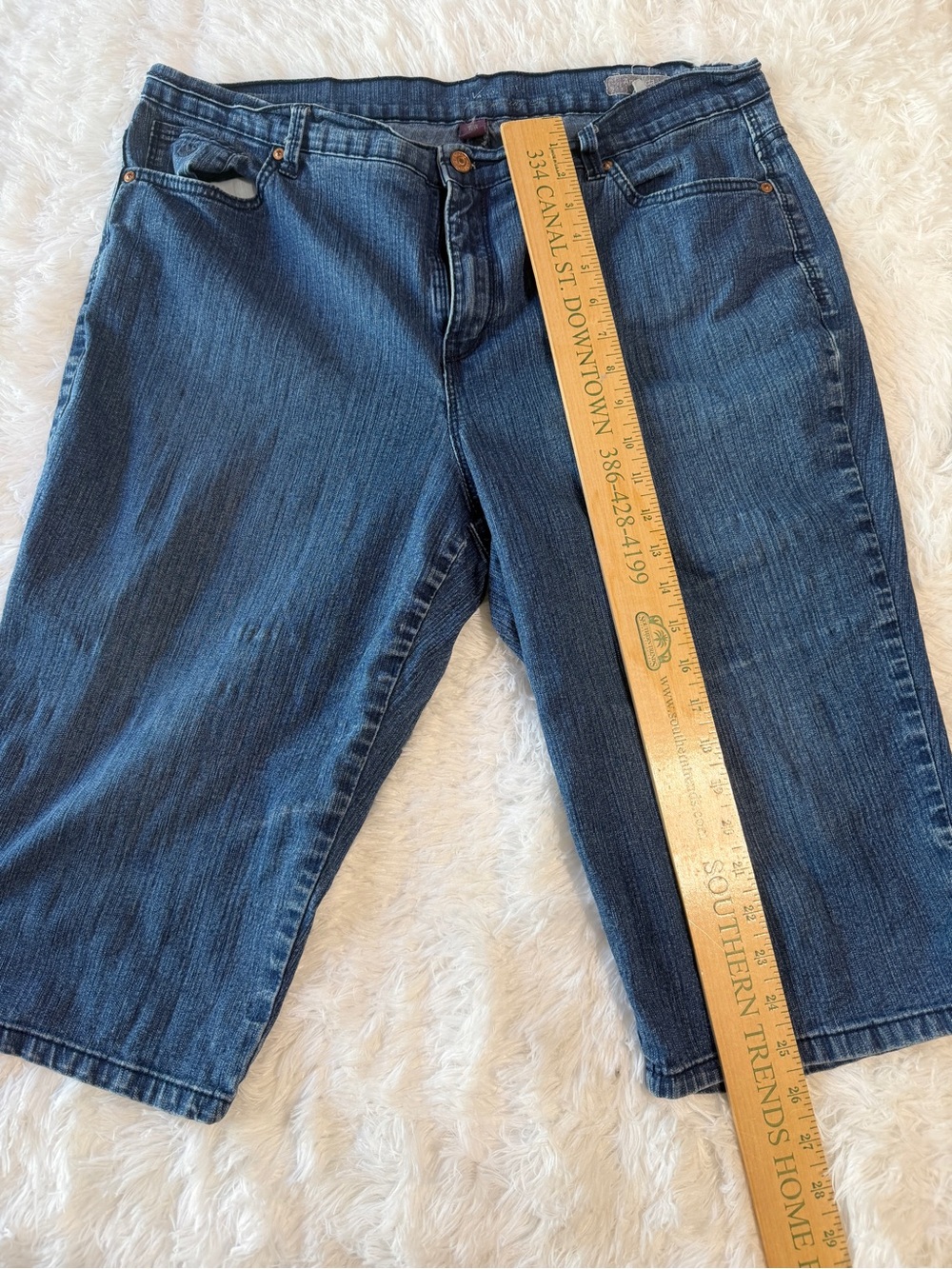 Gloria Vanderbilt Dark Blue Denim Capris